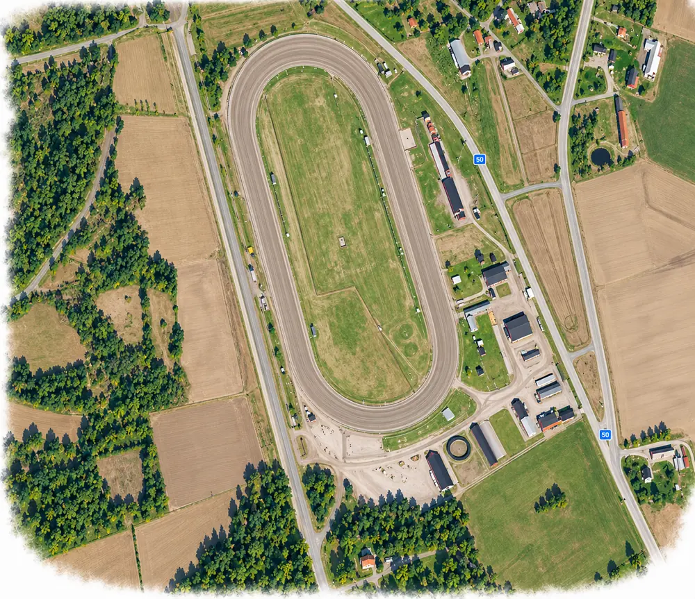 Konstnärlig banöversikt med miljödetaljer för Lindesberg/Fornaboda