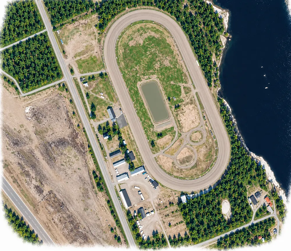Konstnärlig banöversikt med miljödetaljer för Lycksele